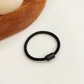 Élastique à cheveux torsadé noir avec texture en spirale et fermoir cylindrique - Noir