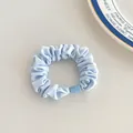 Coletero elástico de tela azul claro con hebilla decorativa para coleta de caballo - Azul