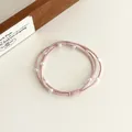 Rosa elastisches Perlen-Haargummi mit weißen Perlen und Goldfaden-Akzenten - Rosa
