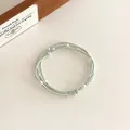 Elastisches Perlenhaargummi mit weißen Perlen und mintgrünem Mehrstrang-Design - Grün