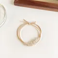 Elastische beige haarelastiekjes met kristallen kralen in een set van twee voor staarten - Beige