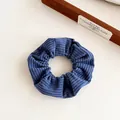Chouchou en velours côtelé bleu foncé avec élastique haute résistance pour queue de cheval - Bleu marine