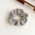 Chouchou minimaliste en velours côtelé gris clair à haute élasticité et texture - Gris