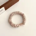 Elastico per capelli in velluto minimalista color kaki con fibbia decorativa opaca cilindrica - Beige