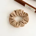 Chouchou en velours côtelé beige marron pour coiffure minimaliste pour femmes - Café Clair