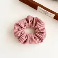 Chouchou en velours côtelé rose avec texture côtelée et haute élasticité douce - Rose Poudré
