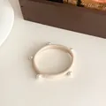 Elegante elastico per capelli beige crema con cinque perle bianche per code di cavallo - Beige