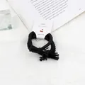 Set di tre elastici per capelli intrecciati neri su cartoncino con ciliegie - Nero