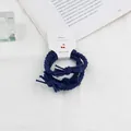 Set di elastici intrecciati blu scuro con nodi minimalisti su cartoncino bianco - Blu navy