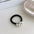 Elastisches schwarzes Haargummi mit weißen Kunstperlen und nahtlosem High-Stretch-Design - Schwarz