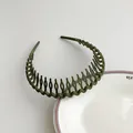 Serre-tête mat vert olive avec bords ondulés et dents antidérapantes pour la coiffure - Vert
