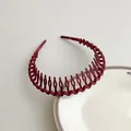 Serre-tête rouge foncé mat style Morandi avec design dentelé ondulé pour la coiffure - Fuchsia