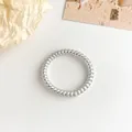 Coletero de espiral plateado trenzado con diseño elástico sin costuras de alta calidad - Plata Brillante
