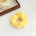 Chouchou en peluche jaune sur plateau, grand élastique doux pour queue de cheval de femme - Jaune Vif