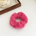 Chouchou en peluche rose fuchsia avec haute élasticité pour queues de cheval - Rose rouge