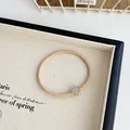 Elastico per capelli beige con ciondolo a forma di cuore decorato con strass scintillanti - Beige