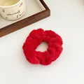 Chouchou en fausse fourrure rouge duveteuse à haute élasticité pour coiffures d'hiver - Rouge