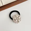 Élastique à cheveux noir orné d'une fleur argentée avec perles et cristaux brillants - 018# Fleur à Quatre Pétales Ajourée Argent