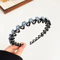 Zwarte golvende haarband met lichtblauwe strass bloemen voor een trendy kapsel - Blauw