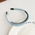 Serre-tête en satin bleu clair avec dents antidérapantes pour un maintien sûr - Style Antidérapant Denté / Bleu