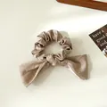 Haargummi aus Champagner-Satin mit glitzernden Strasssteinen und eleganter Schleife - Khaki