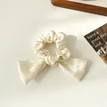 Eleganter cremefarbener Satin-Haargummi mit Strasssteinen für hohe Pferdeschwänze - Beige