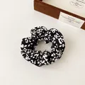 Elastisches Haargummi mit schwarz-weißem Blumenmuster und französischen Vintage-Motiven - Leopardenmuster Schwarz