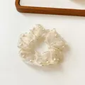 Chouchou élégant en organza champagne avec perles blanches et paillettes brillantes - Beige