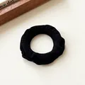 Elastisches schwarzes Haargummi aus Stoff mit Rüschen und weicher Strickstruktur - Schwarz