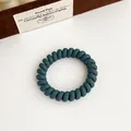 Élastique à cheveux spirale vert foncé mat avec design cordon de téléphone givré - Bleu sarcelle