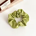Französisches Satin-Haargummi in Hellgrün mit Seidentextur für elegante Pferdeschwänze - Matcha-Grün