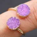 Verstellbarer goldener Ring mit zwei lila Druzy-Quarzsteinen für einen natürlichen Look - Lila