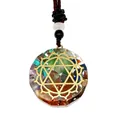 Détail macro du pendentif Orgone avec 7 cristaux de chakra et géométrie sacrée dorée - Style Hexagramme Sept Chakras (6)
