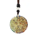 Vue détaillée du pendentif mystique doré avec base en cristal et cordon tissé main - Style Symboles Occultes (11)