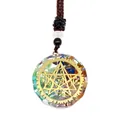 Détail du pendentif en pierres de chakra avec gravure pentagramme doré sur cordon - Style Astrologie Pentagramme (17)