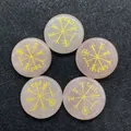 Piedras de cuarzo rosa con runas vikingas Vegvisir doradas grabadas sobre fondo negro - 25 Mm De Espesor 5 Mm / Cuarzo rosa