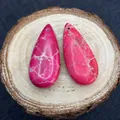 Pareja de colgantes de piedra imperial rojo rosa en forma de gota con vetas naturales - 15x35mm / Textura Rojo Rosa (N°10)