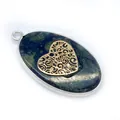 Ciondolo ovale in pietra verde scuro con filigrana a cuore dorata e bordo in argento - Pietra Verde Scuro con Stile Cuore Oro (9)