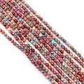 Vista dettagliata di perle in diaspro imperiale multicolore con texture venate naturali - 4mm / N. 2 (Rosso Blu Beige Verde Misto)