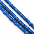 Dettaglio di perle in conchiglia blu a forma di disco heishi per creazione gioielli DIY - US 10