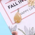 Gefacetteerde druppelvormige hanger van natuursteen in lichtgeel met zilveren oogje voor DIY - Topaas