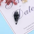 Kogelvormige natuurstenen hanger in donker met witte marmering en zilveren sluiting - Dark Raw Stone (No.19)