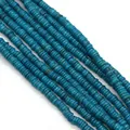 Dettaglio di fili di perline heishi in conchiglia blu naturale per fai da te - 6mm/40g / Blu Ciano