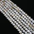 Vue macro de perles naturelles en nacre en forme d'étoile pour création de bijoux - 6mm / Crème