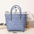 Bolso de mano de paja trenzada azul hecho a mano para playa con asas redondeadas - Pequeño / Azul (Asa Tejida)