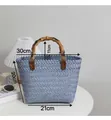 Bolso tote de paja azul con asa de bambú y detalle de bufanda de seda para mujer - Pequeño / Azul (Asa de Bambú)