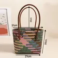 Borsa tote colorata in paglia intrecciata con strisce rosa e blu e dimensioni - Caffè Multicolore (Manico lungo in corda intrecciata)