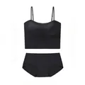 Dettaglio del set di lingerie nera senza cuciture con canotta e slip coordinati - M / Nero