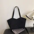 Minimalistische schwarze Wildleder-Einkaufstasche mit geometrischem Design für den Alltag - Schwarz