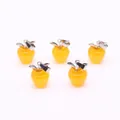 Set mit fünf gelben Katzenaugenstein-Apfelanhängern mit silbernem Metallblatt für DIY-Schmuck - Apfelform / Topas